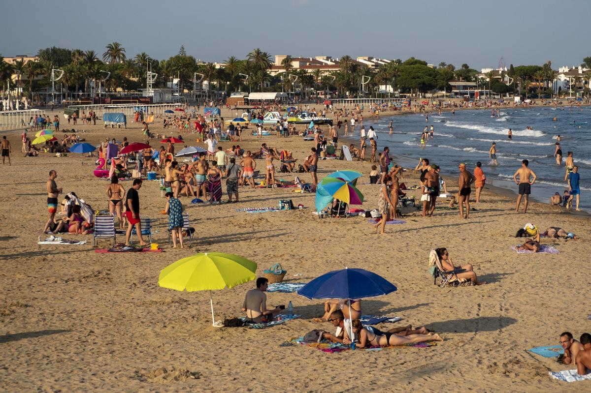 Mor ofegada una banyista de 74 anys a la platja de Cambrils