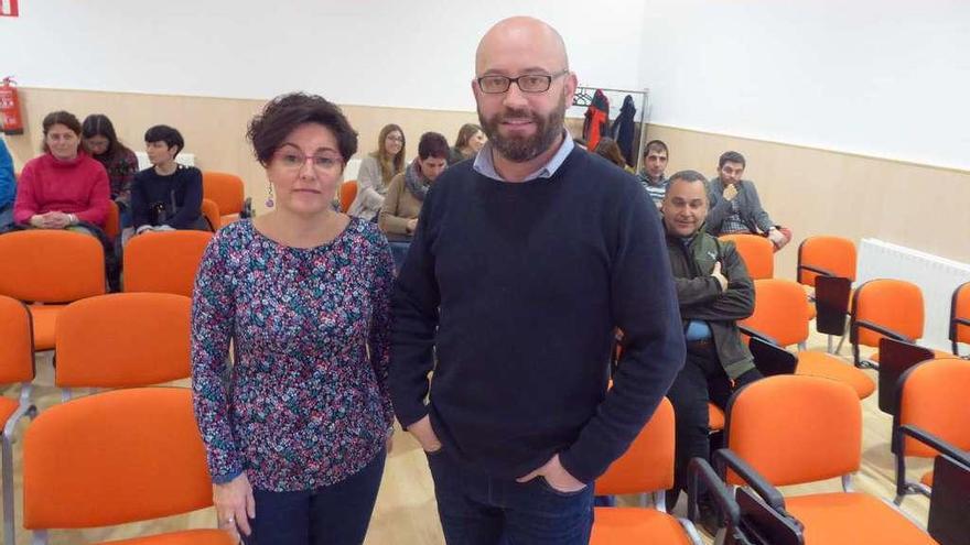 Patricia Fernández y Adolfo Blanco, en el salón de actos del Cetemas.