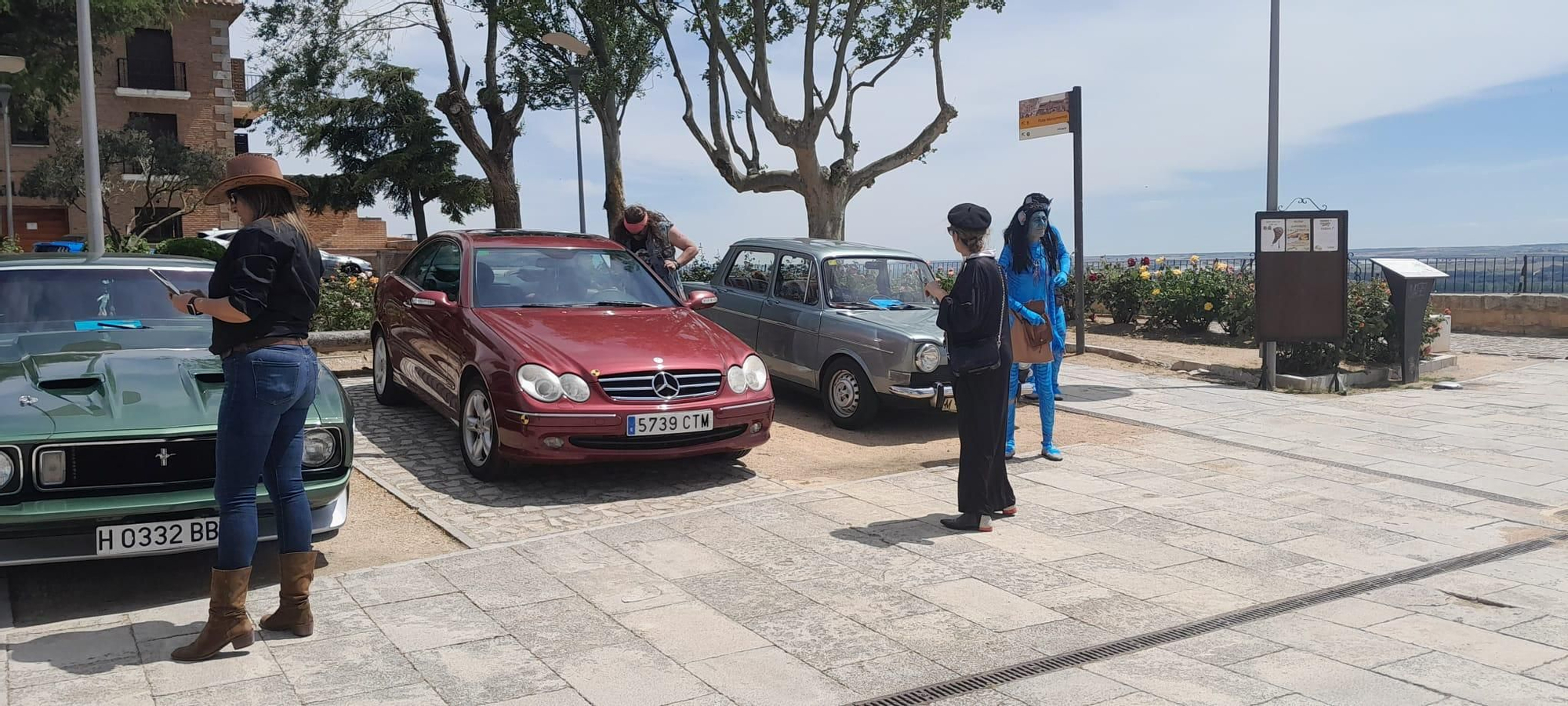 GALERÍA | Reunión de coches clásicos y fiesta de disfraces en Toro