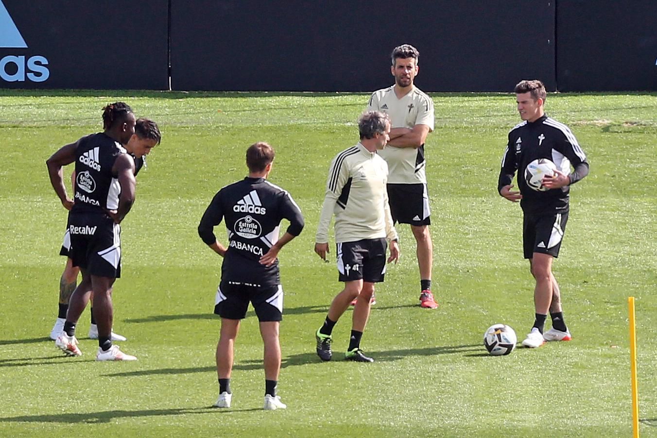 Santi Mina ya entrena de nuevo en Afouteza