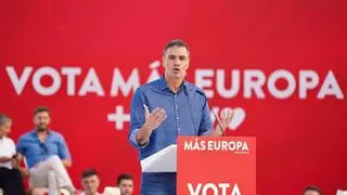 Sánchez: "El PSOE es el camino; gracias de corazón, os las damos Begoña y yo"