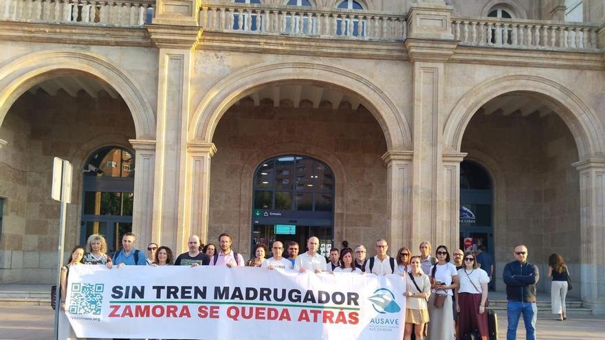 El AVE Zamora-Madrid encadena otra jornada de retraso en el tren de la mañana: la paciencia de los usuarios, al límite