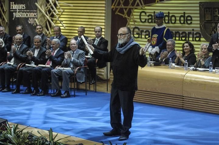 ENTREGA DE HONORES Y DISTINCIONES DEL CABILDO DE ...