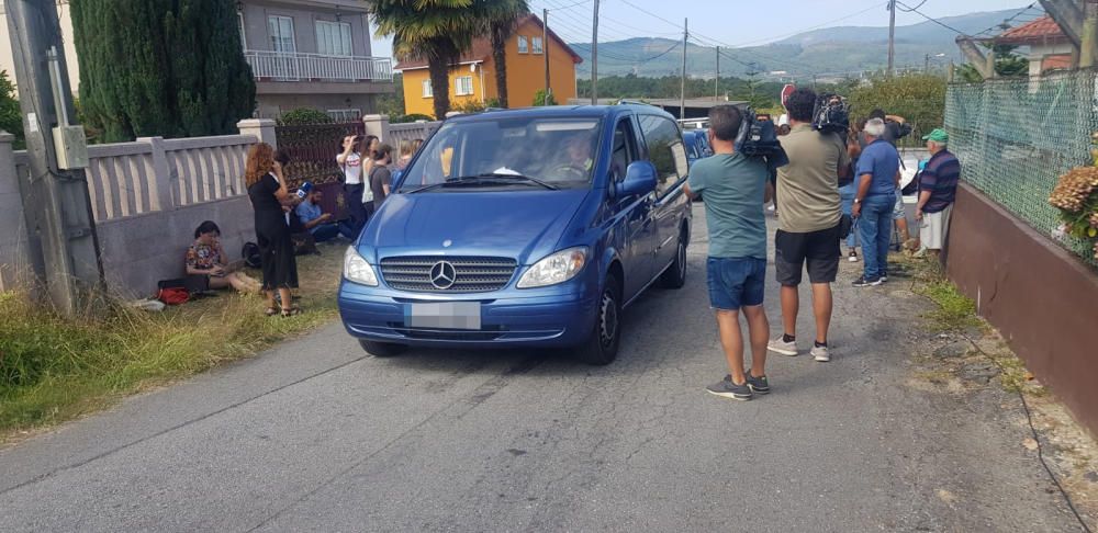 Un hombre mata a su exmujer, a su excuñada y a su exsuegra en Valga delante de sus dos hijos