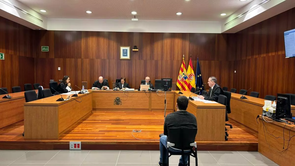 Juzgado un vecino de Ejea con dos millones de archivos pedófilos: "Solo descargo pornografía de adultos"