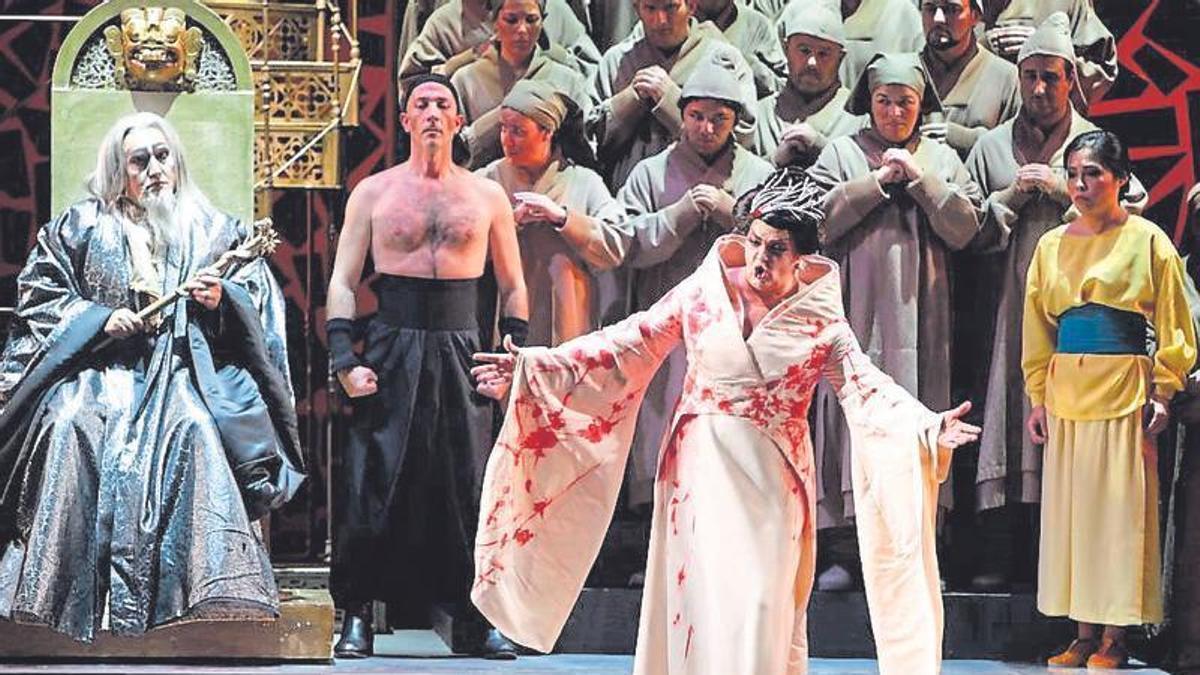 Una representación de "Turandot" en Oviedo en 2012.