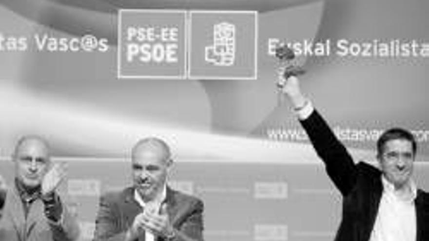 Los socialistas de Euskadi  tienden la mano al PP, pese a sentir &quot;rabia&quot;