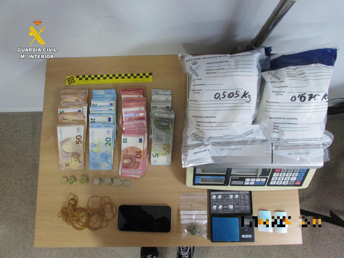 Dorga y dinero inacuatado al detenido.