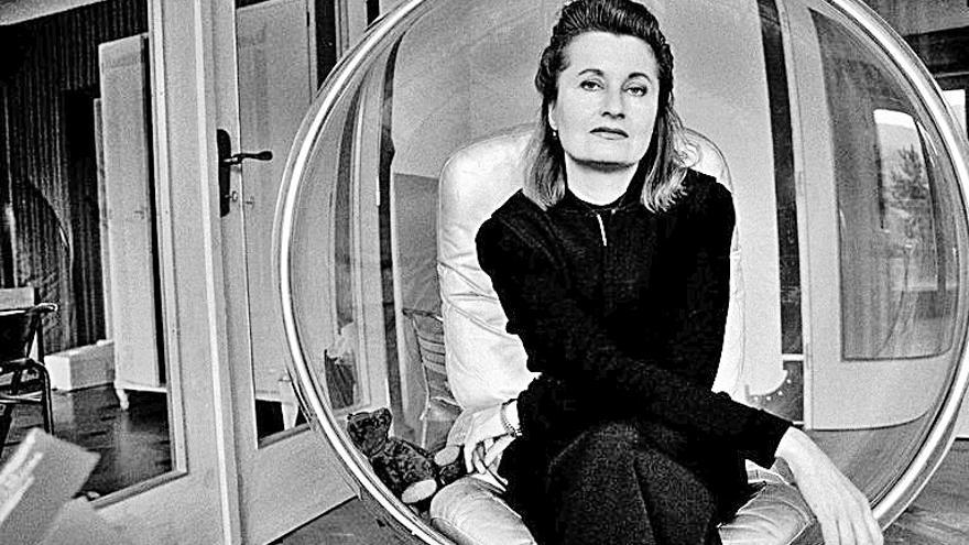 A escritora Elfriede Jelinek (1946) non puido viaxar a Suecia a causa da súa &quot;fobia social&quot;.