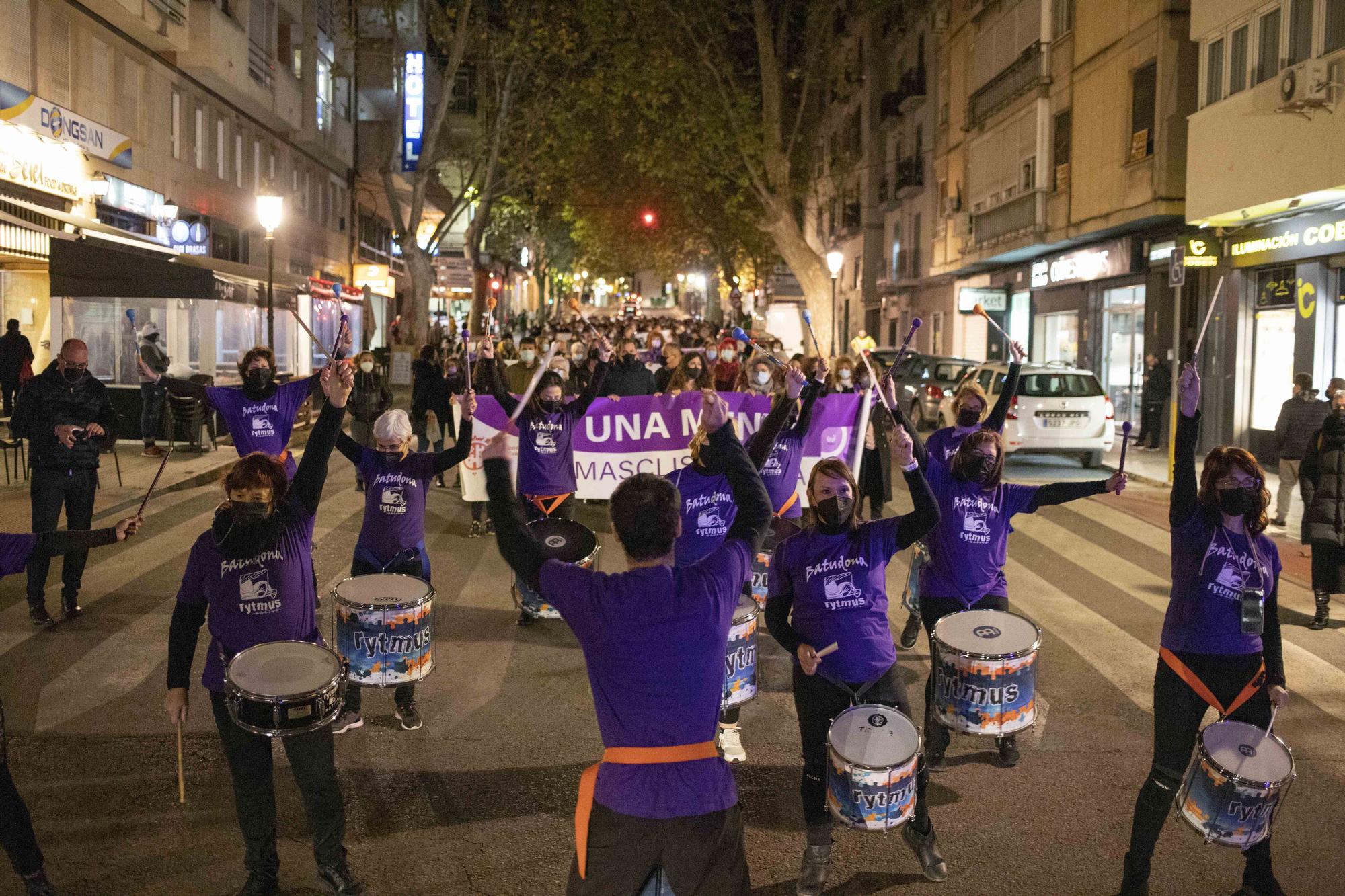 Así fue la marcha del 25N por las calles de Xàtiva