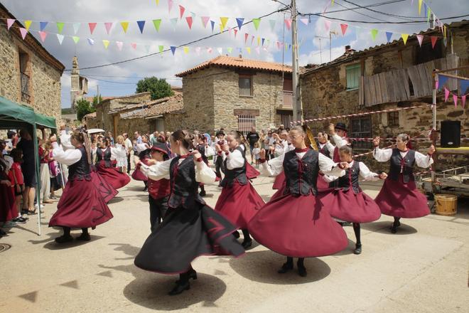GALERÍA | figueruela de Abajo se viste con sus mejores galas para venerar a San Joaquín y Santa Ana