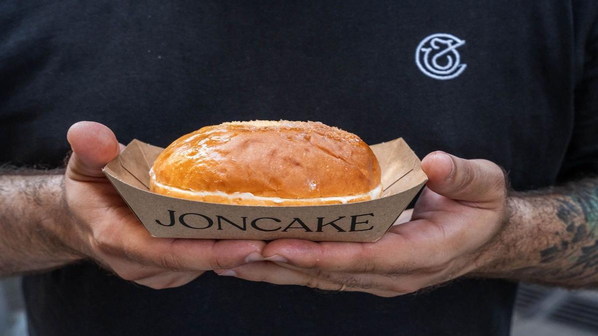 El bollo de mantequilla de Jon Cake.