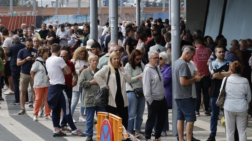 El celtismo responde al llamamiento del club: cientos de personas hacen cola para conseguir entradas.