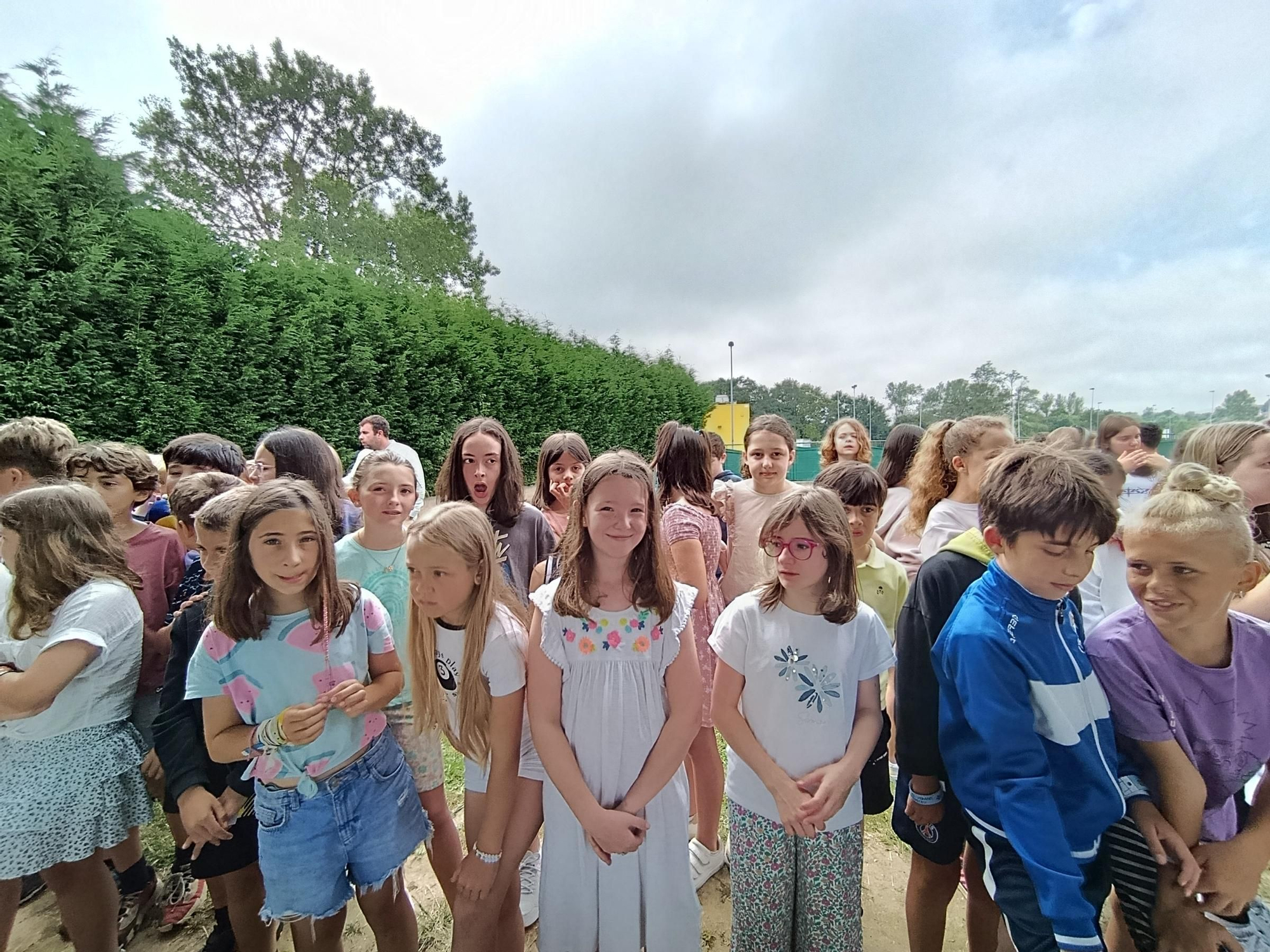 El colegio La Fresneda entierra sus deseos de futuro en una cápsula del tiempo