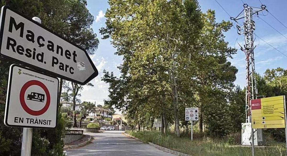 L'accés a la urbanització del Residencial Park.