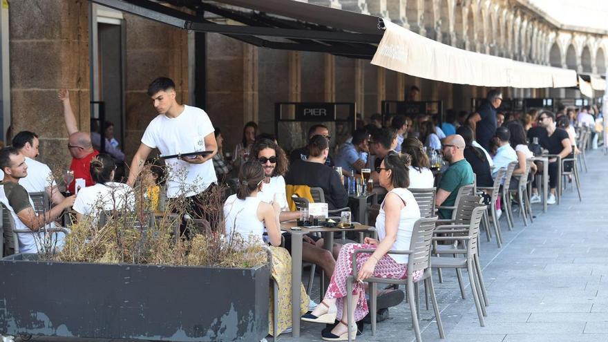 A Coruña permite más superficie a las terrazas sin que quiten espacio a los peatones