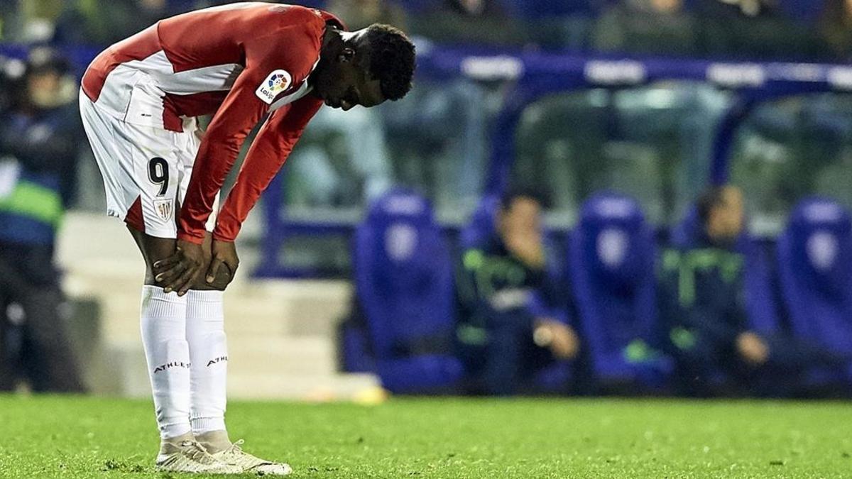 Iñaki Williams revela su deseperación en el último partido liguero liguero en el campo del Levante, donde el Athletic sucumbió por 3-0.