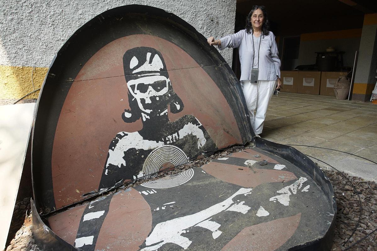 Emanuela Carmenati amb el logotip original de Maddox.