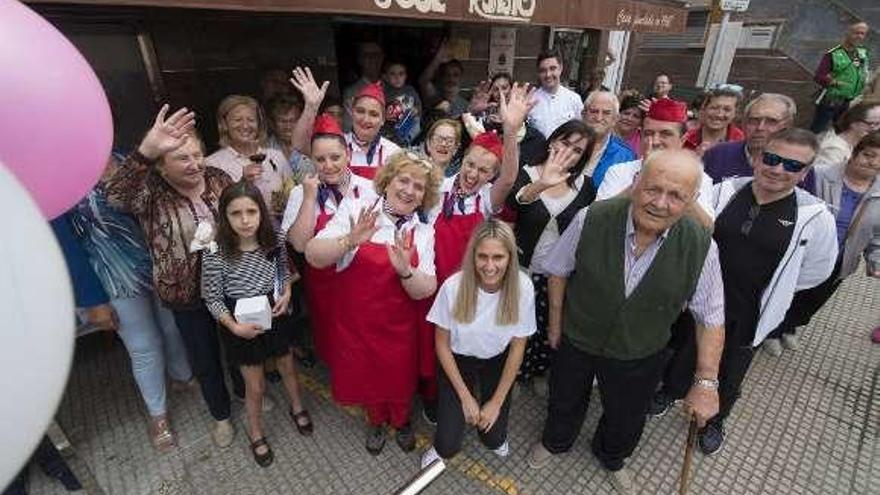 El supermercado de La Carriona cumple sus bodas de oro en familia