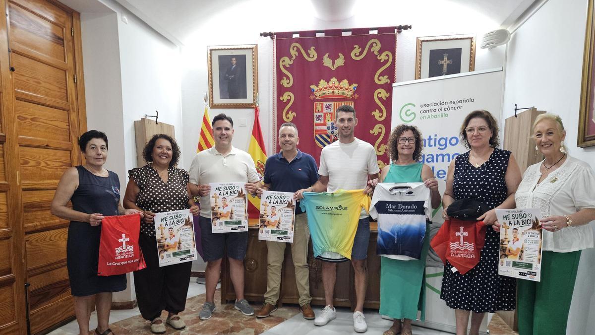 Presentación del reto solidario ‘Me subo a la bici’.