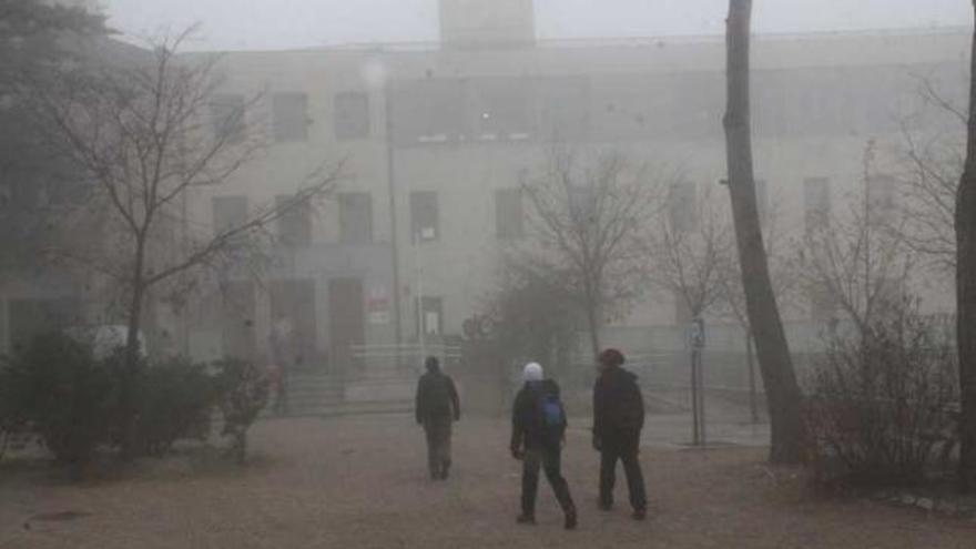 Una espesa niebla cubríó el santuario de la Font Roja.