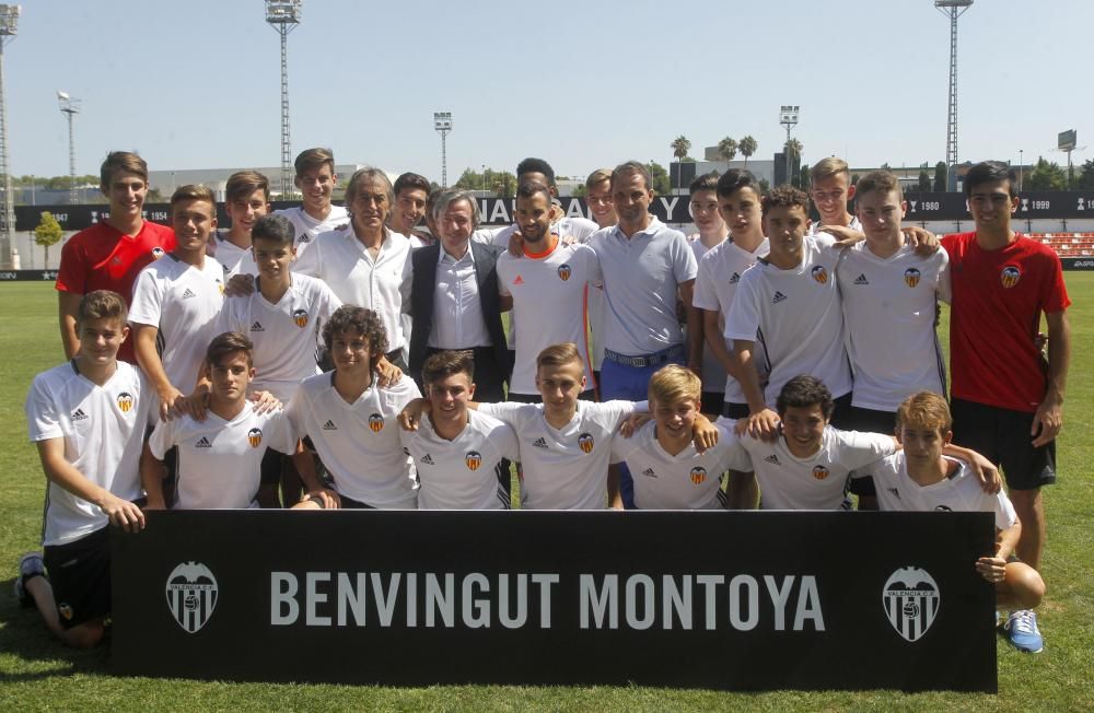 La presentación de Martín Montoya en imágenes