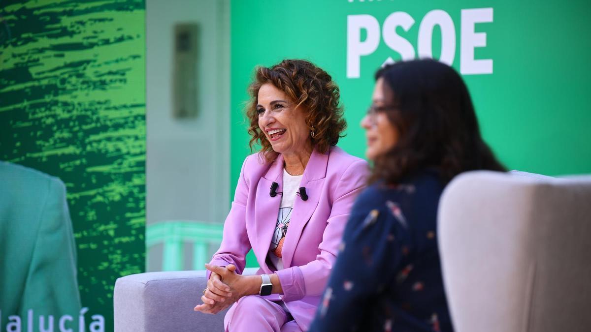 María Jesús Montero dialoga con la creadora de contenido Carmen Amores.