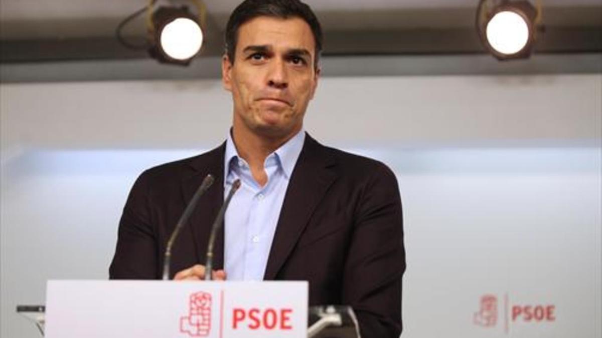 Pedro Sánchez, anoche, tras anunciar su dimisión.