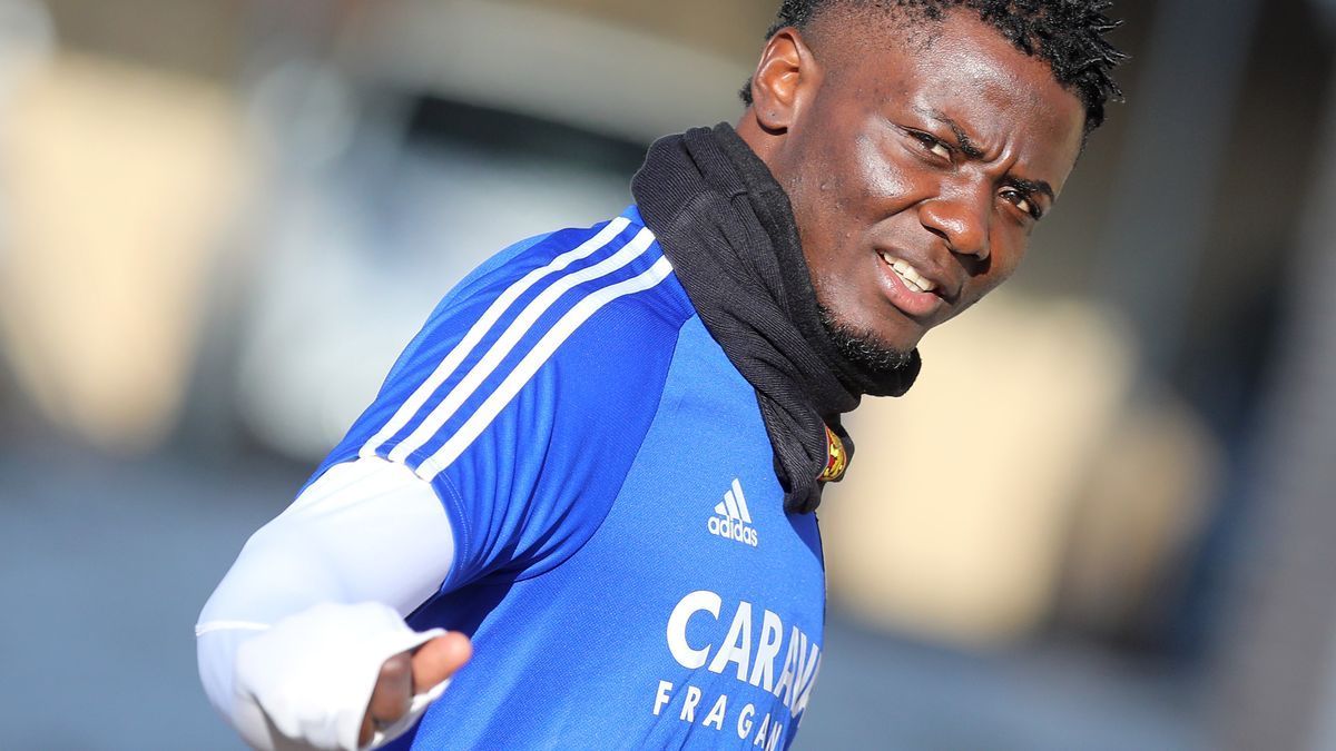 Bikoro, durante un entrenamiento con el Real Zaragoza