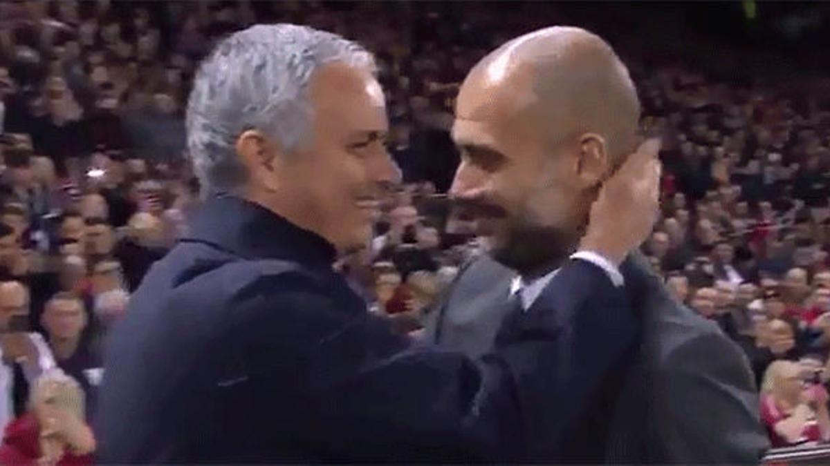 El sonriente saludo entre Mourinho y Guardiola