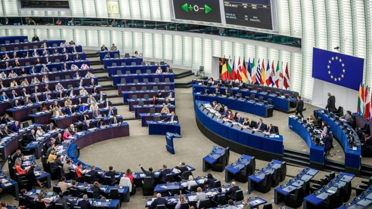 Carta de un lector: "Europa tiene dos amenazas y ninguna de ellas es Trump" Carta de un lector: "Europa tiene dos amenazas y ninguna de ellas es Trump"