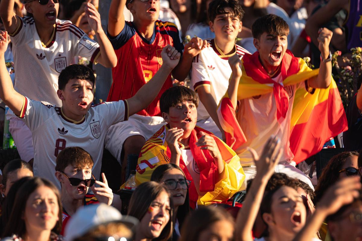 Ambiente de la afición tinerfeña en el Francia - España