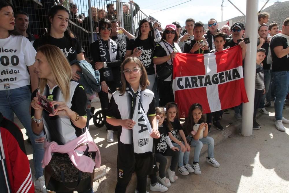 Salida de los jugadores y las peñas del FC Cartagena hacia Murcia para el derbi