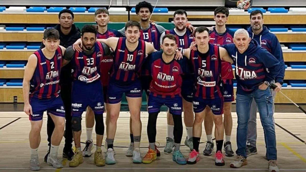 Los jugadores del NB Alzira que participaron en el partido de Altea.