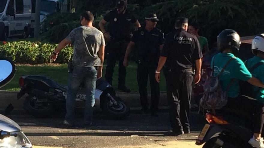 Dos heridos en el choque de una moto y un coche en la avenida Barcelona