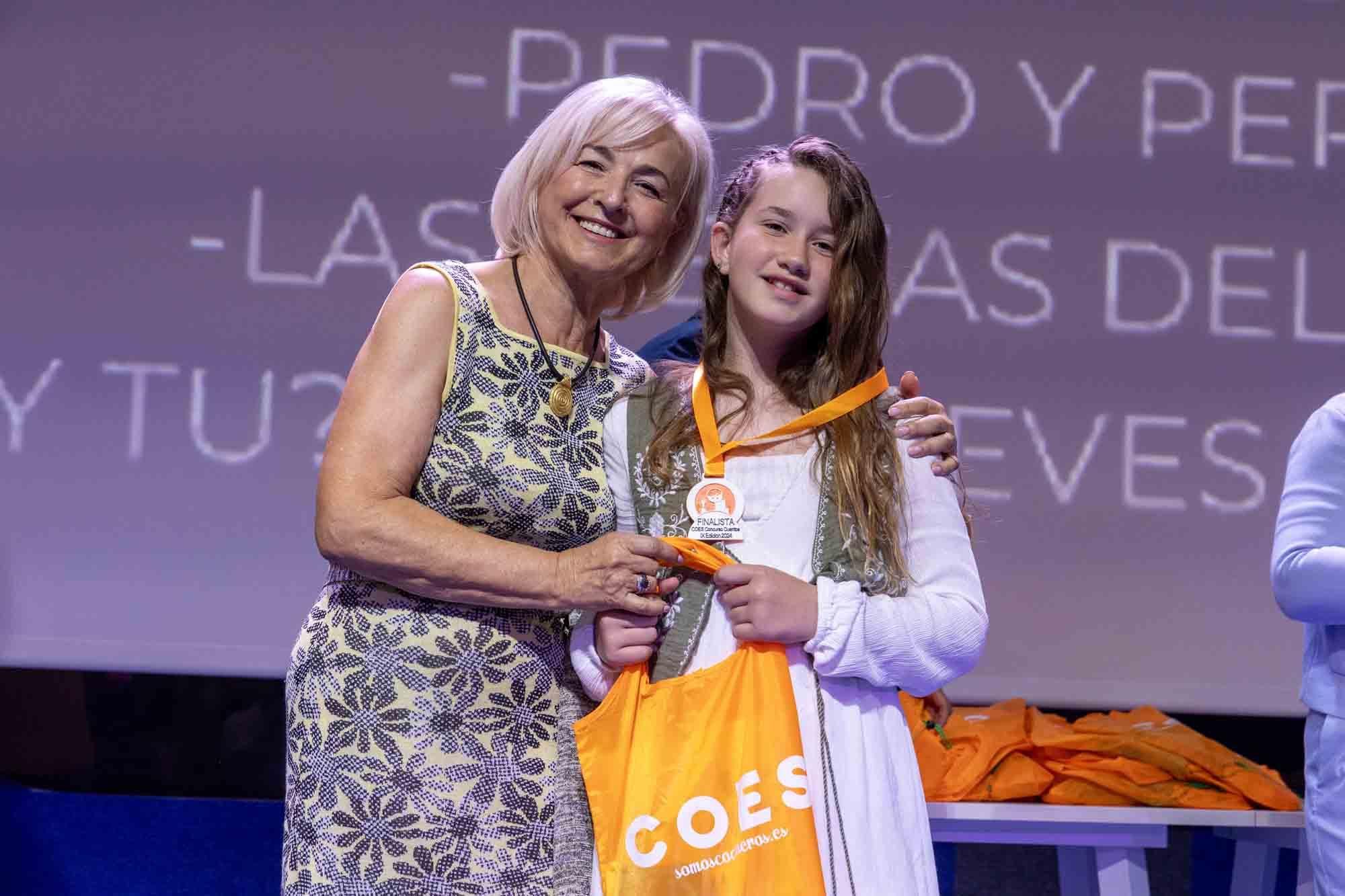 Entrega de premios del concurso infantil de relatos cortos "Cuéntame un cuento para comer" en el Club INFORMACIÓN organizado por COES