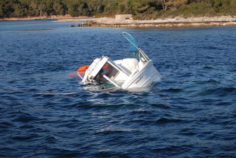 El ferry de Ciutadella hunde un pesquero por accidente en el Port d'Alcúdia