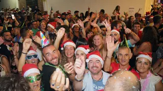 Miles de personas celebran la Nochevieja de agosto, un reclamo turístico que se mantiene en Bérchules (Granada) desde 1994