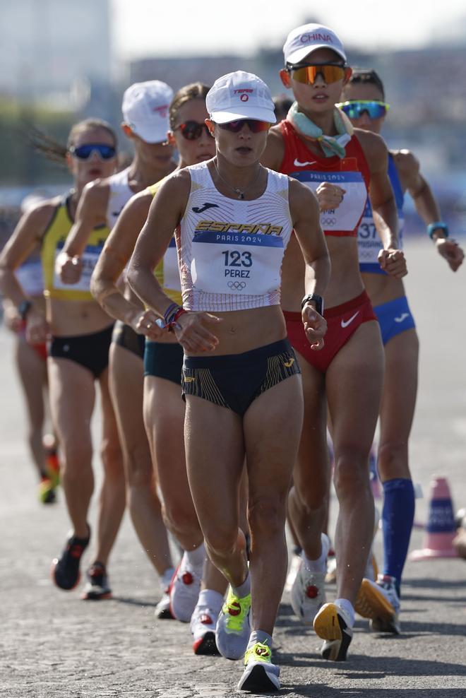 La española María Pérez compite en la prueba de los 20km marcha femeninos de los Juegos Olímpicos de París 2024, este jueves, en la capital francesa. EFE/ Miguel Toña