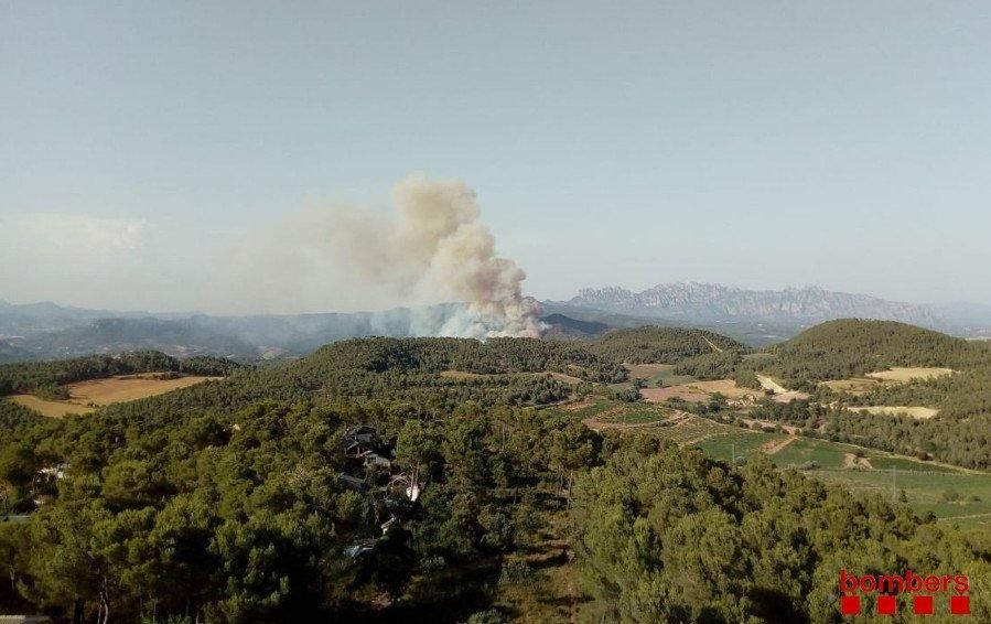 Un incendi crema a Capellades