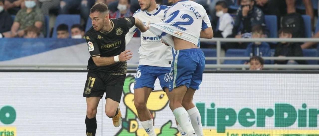 Sergio González y Corredera, juntos sobre el césped en un partido disputado en el Heliodoro. | | LALIGA