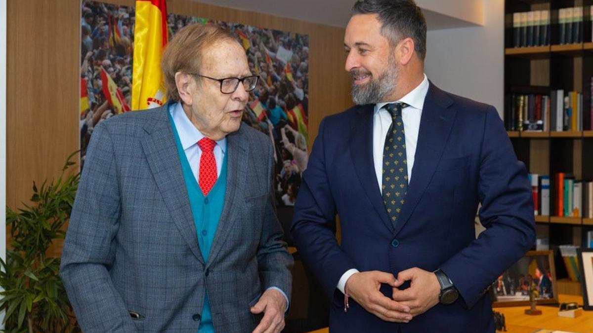 Ramón Tamames junto a Santiago Abascal.