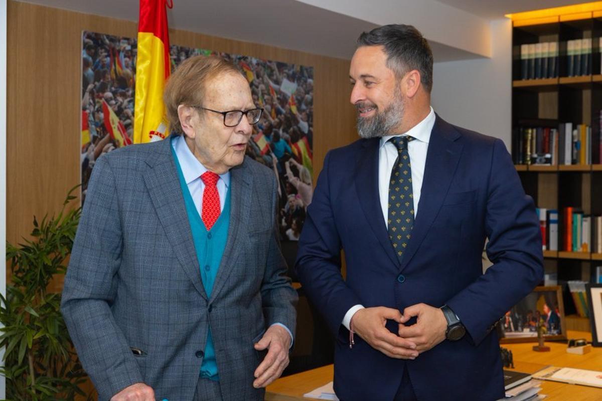 Ramón Tamames junto a Santiago Abascal.