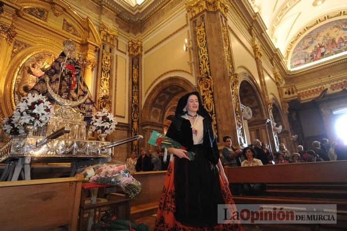 Ofrenda floral a la Virgen de las candidatas a Reina de la Huerta