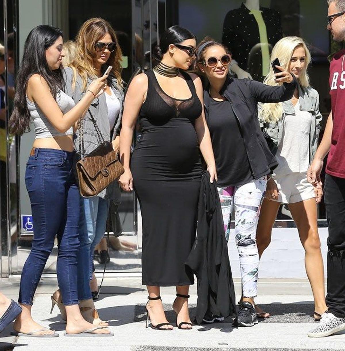 Kim Kardashian, fotos con sus fans