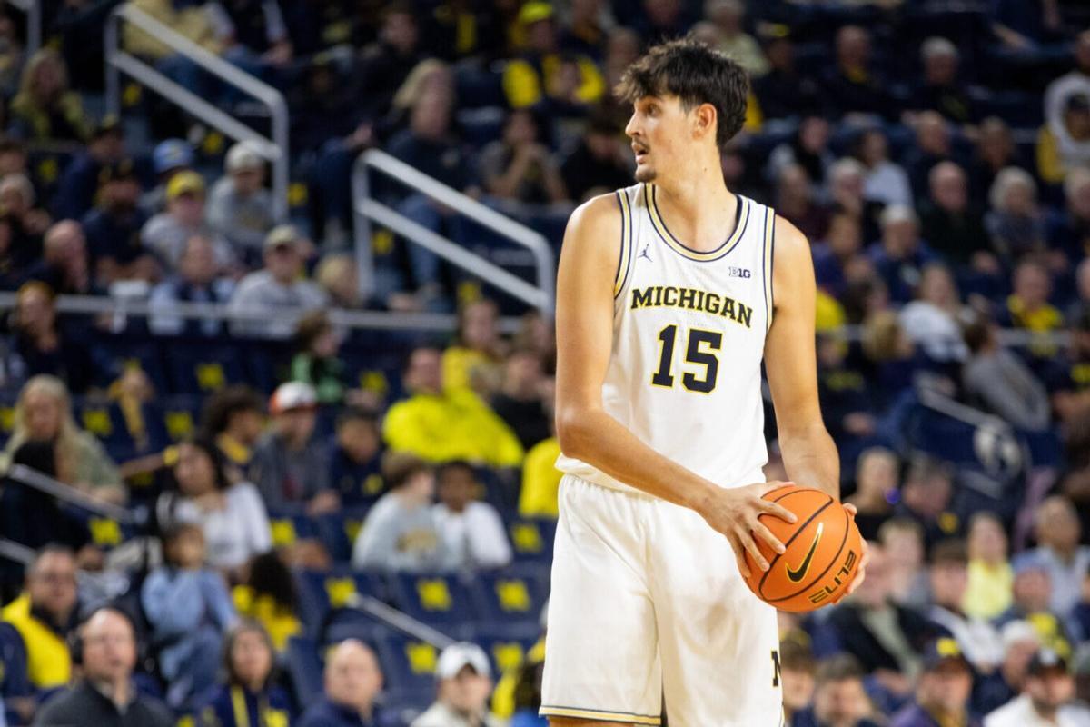 Aday Mara, con la camiseta de Michigan