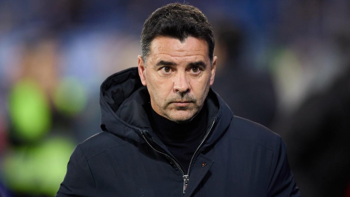 Míchel Sánchez, entrenador del Girona, en la banda de Mendizorroza