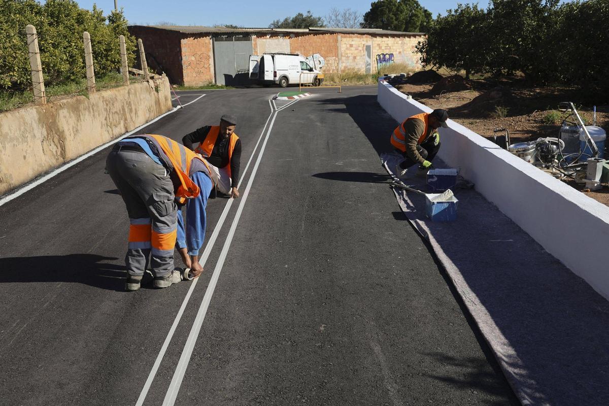 Los operarios, en plenos trabajos.