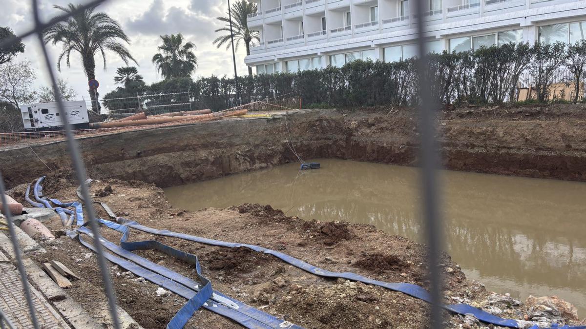 Una nueva piscina en Platja d’en Bossa | M.T.M.