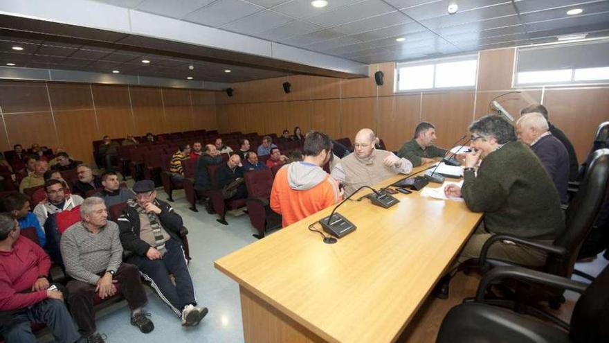 Miembros de la Asociación de Armadores de Cerco de Galicia, ayer en A Coruña. // J. Roller
